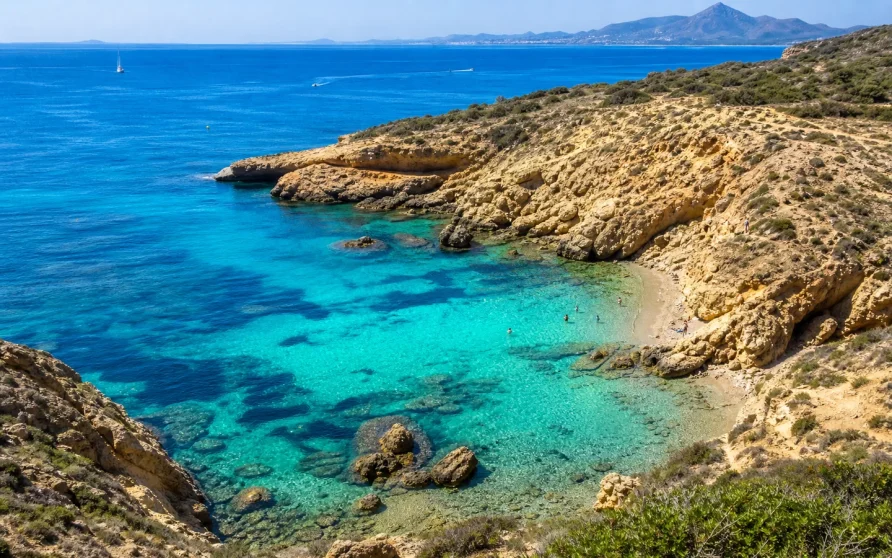 Calas y playas de Cabo de Palos: rincones para perder la prisa