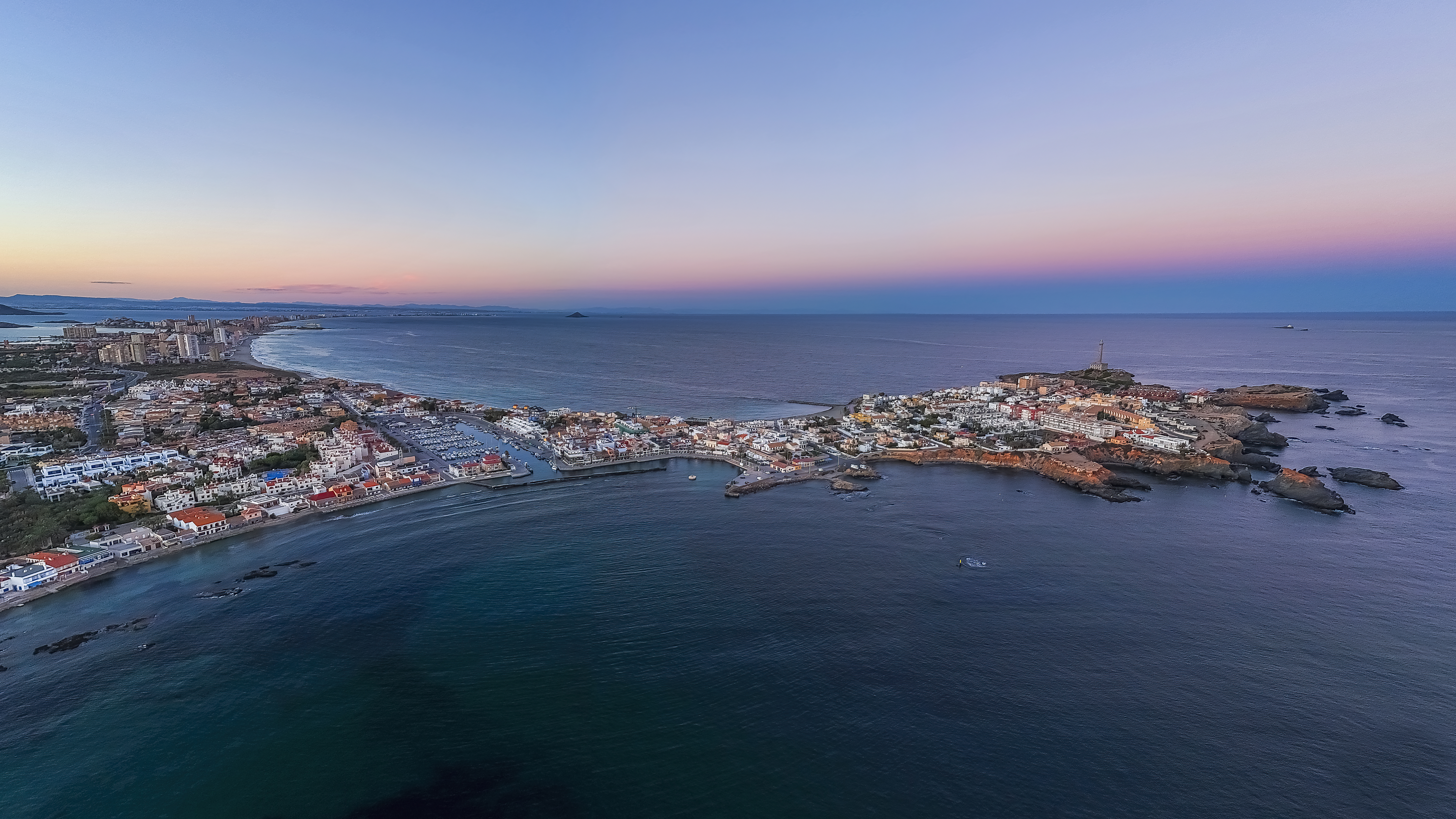 Vista aérea de Cabo de Palos al atardecer